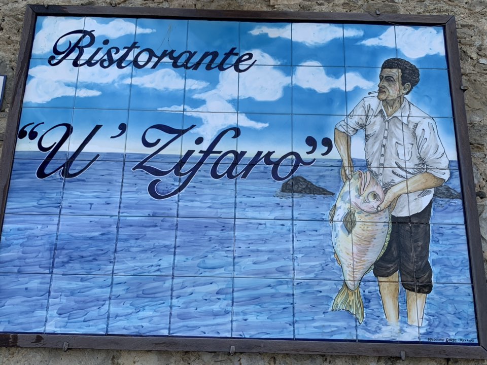 L'insegna originale in ceramica di U' Zifaro