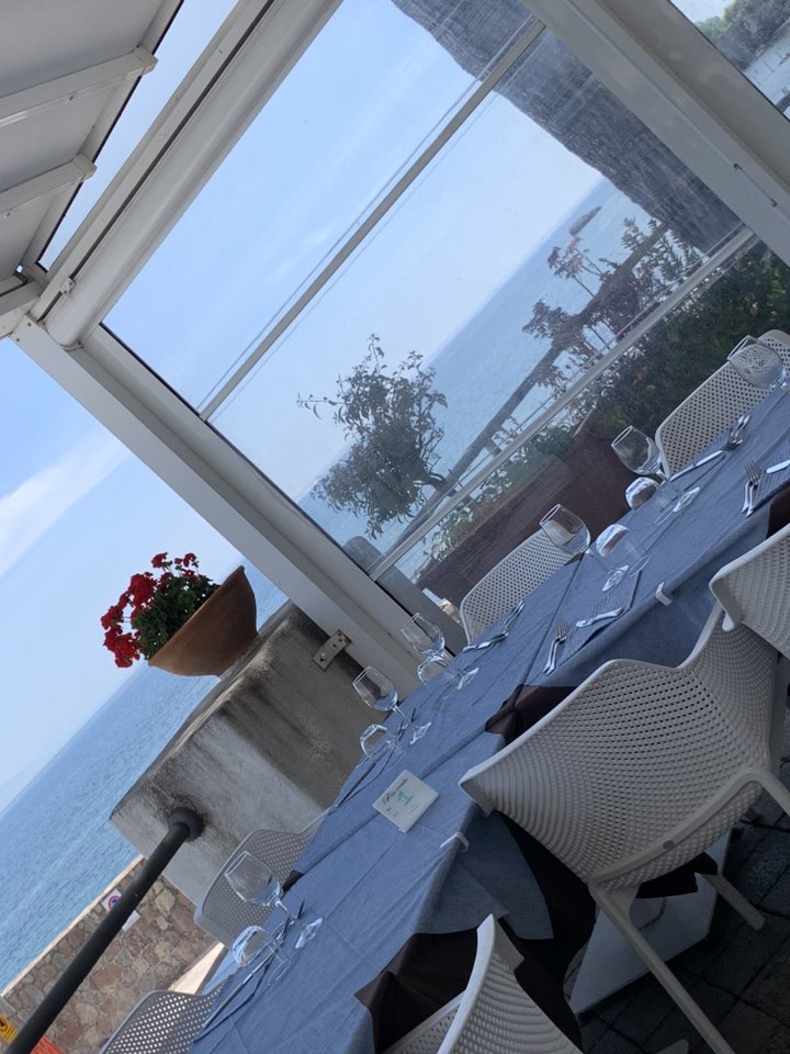 La veranda sul mare del ristorante U' Zifaro